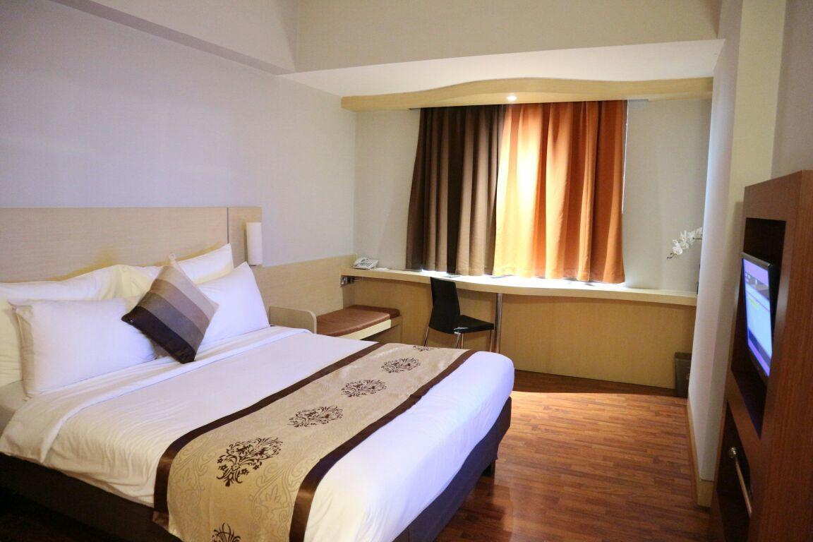 Horison Arcadia Mangga Dua Hotel Jakarta Exterior photo